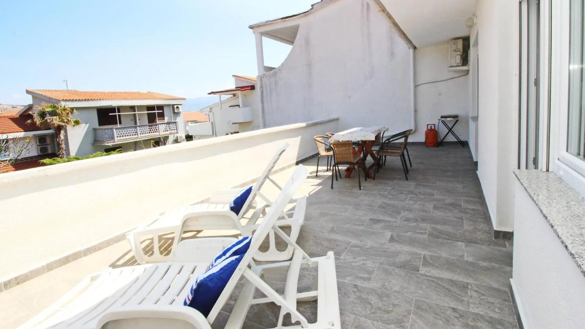 Guest house Apartments Rozanda Baska