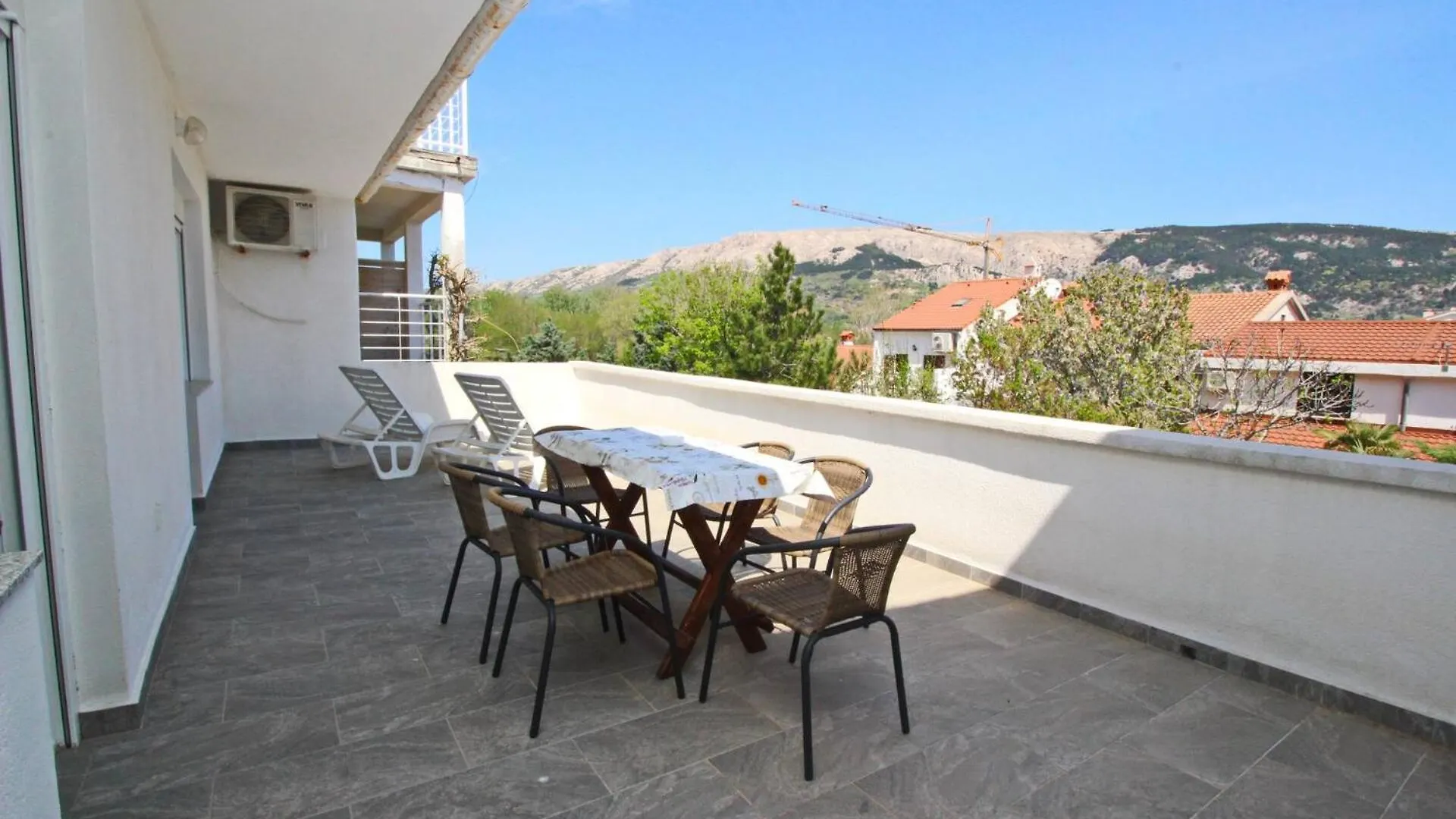 Apartments Rozanda Baska  3*, Baska (Krk)