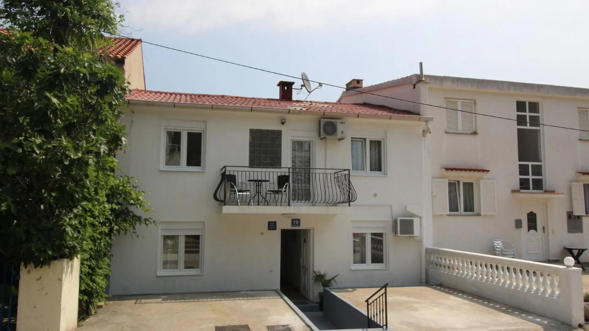 Apartments Rozanda Baska