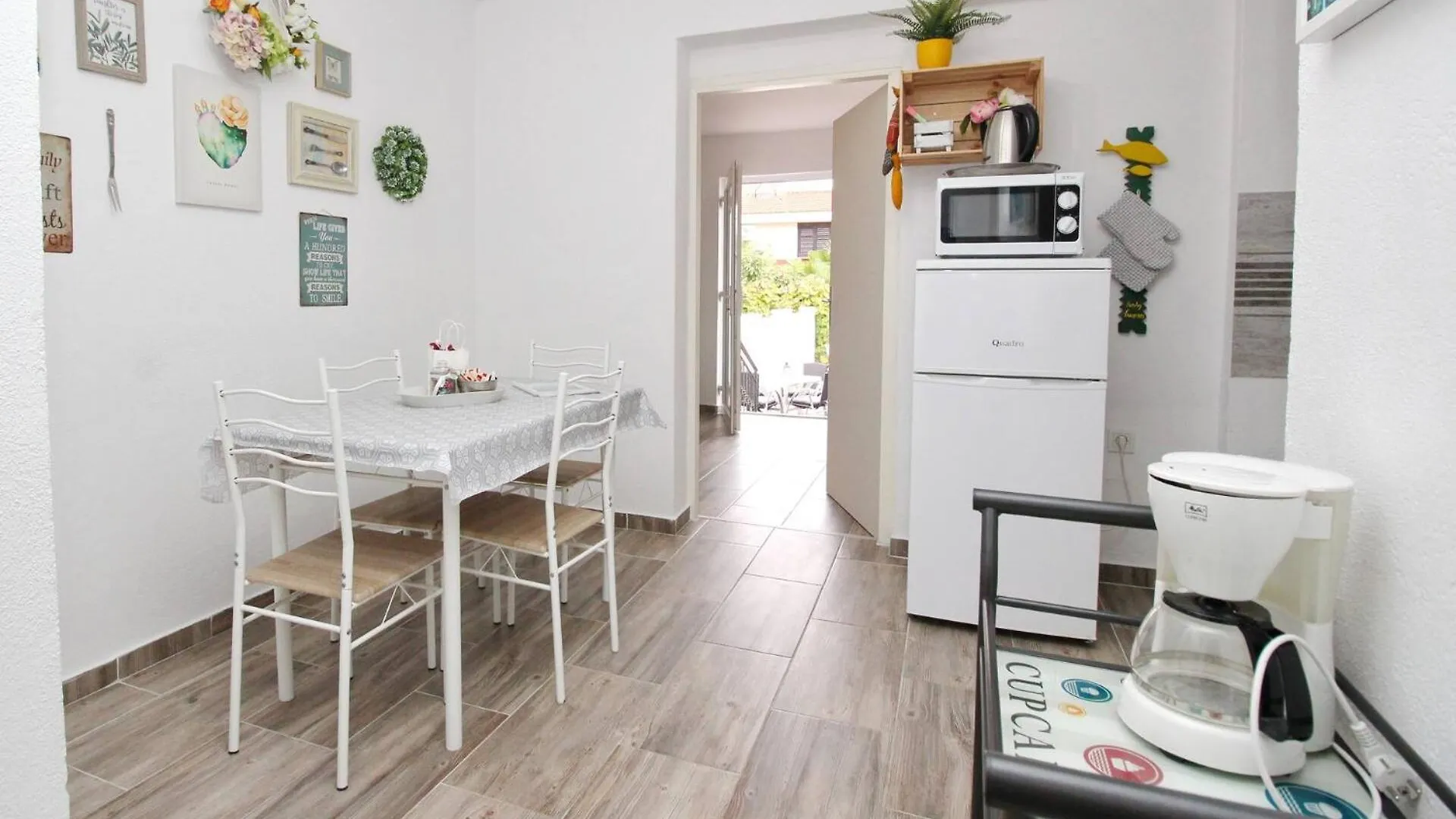 Guest house Apartments Rozanda Baska
