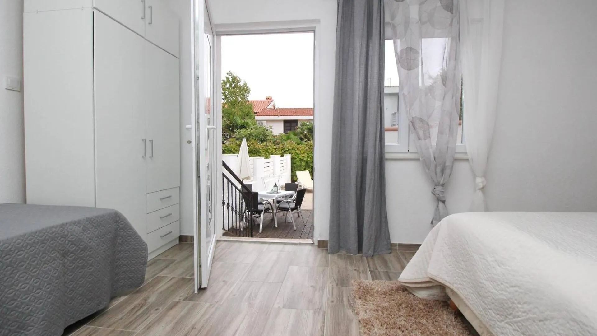 Apartments Rozanda Baska  Croatia