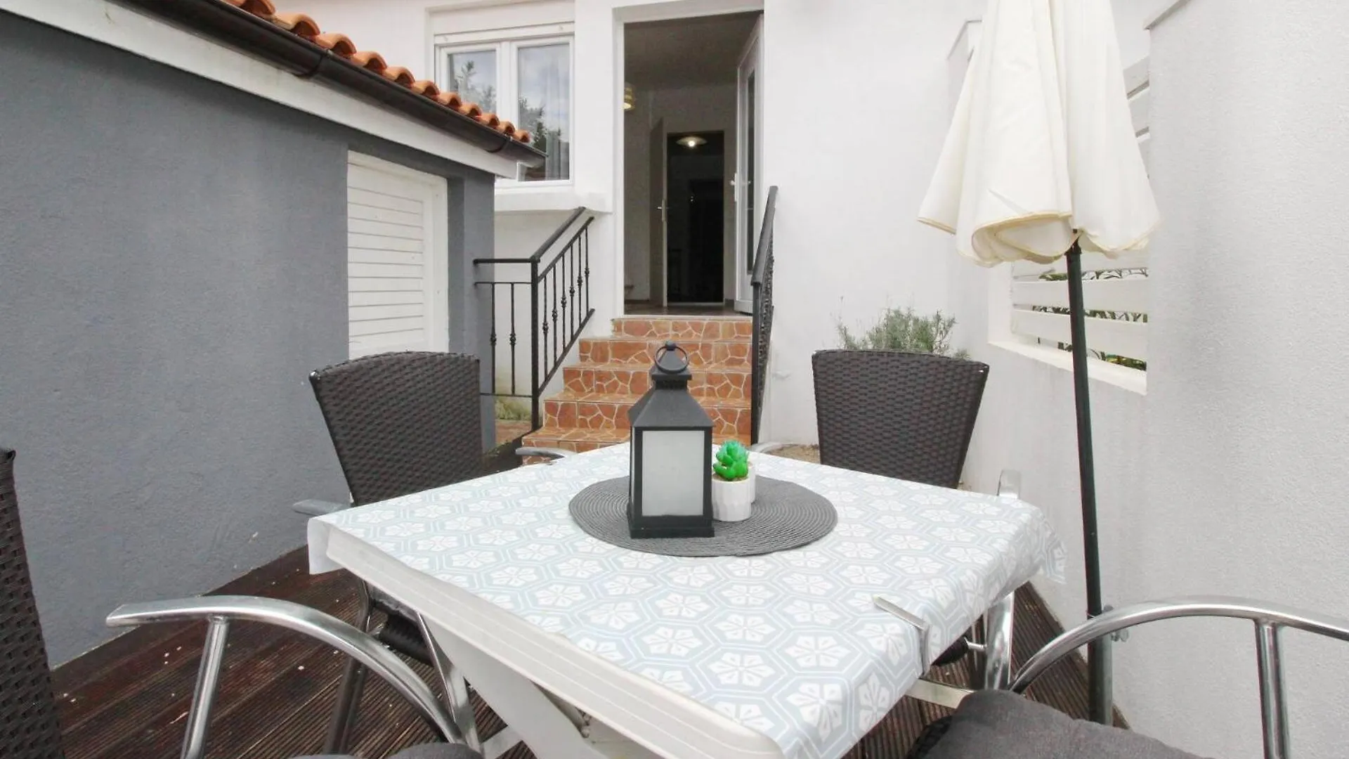 Apartments Rozanda Baska  Guest house Baska (Krk)