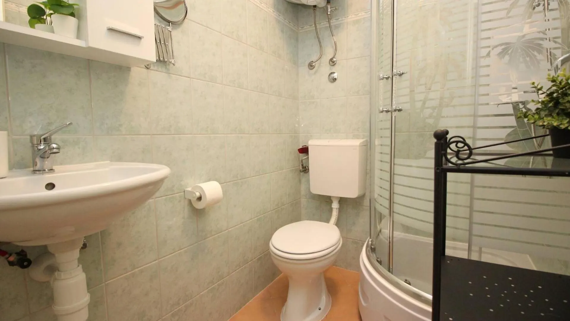 *** Guest house Apartments Rozanda Baska  Croatia