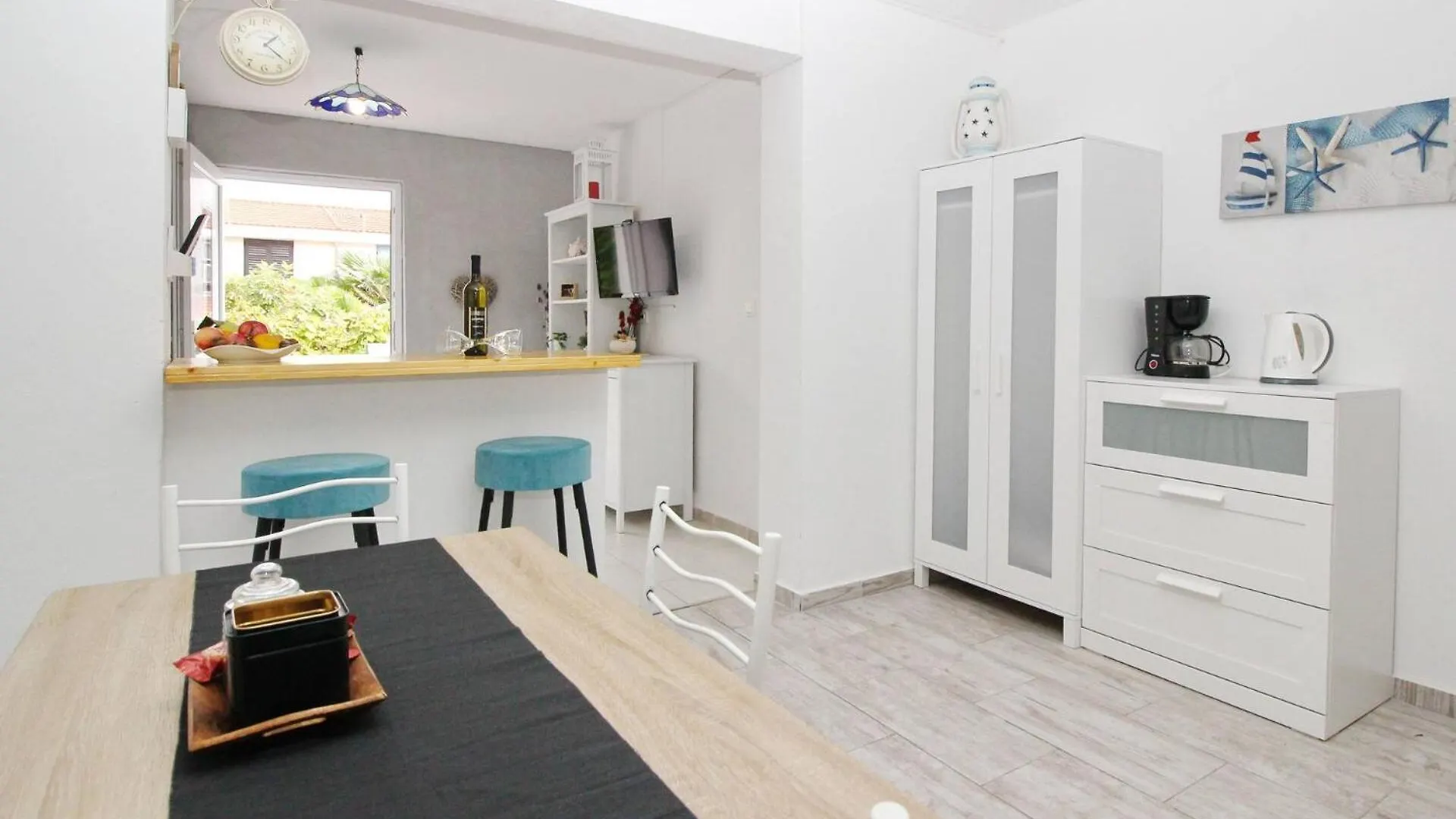 Apartments Rozanda Baska  3*, Baska (Krk)