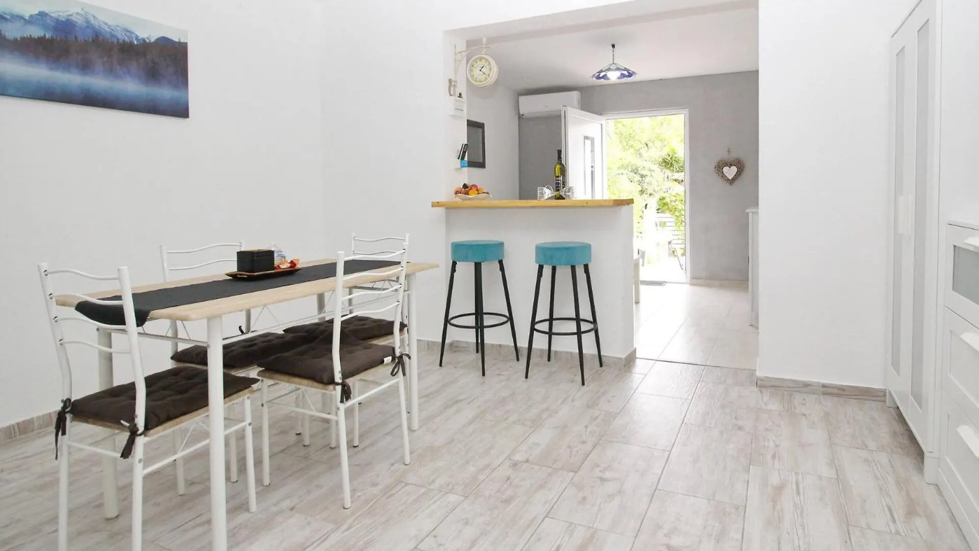 Apartments Rozanda Baska  Baska (Krk)