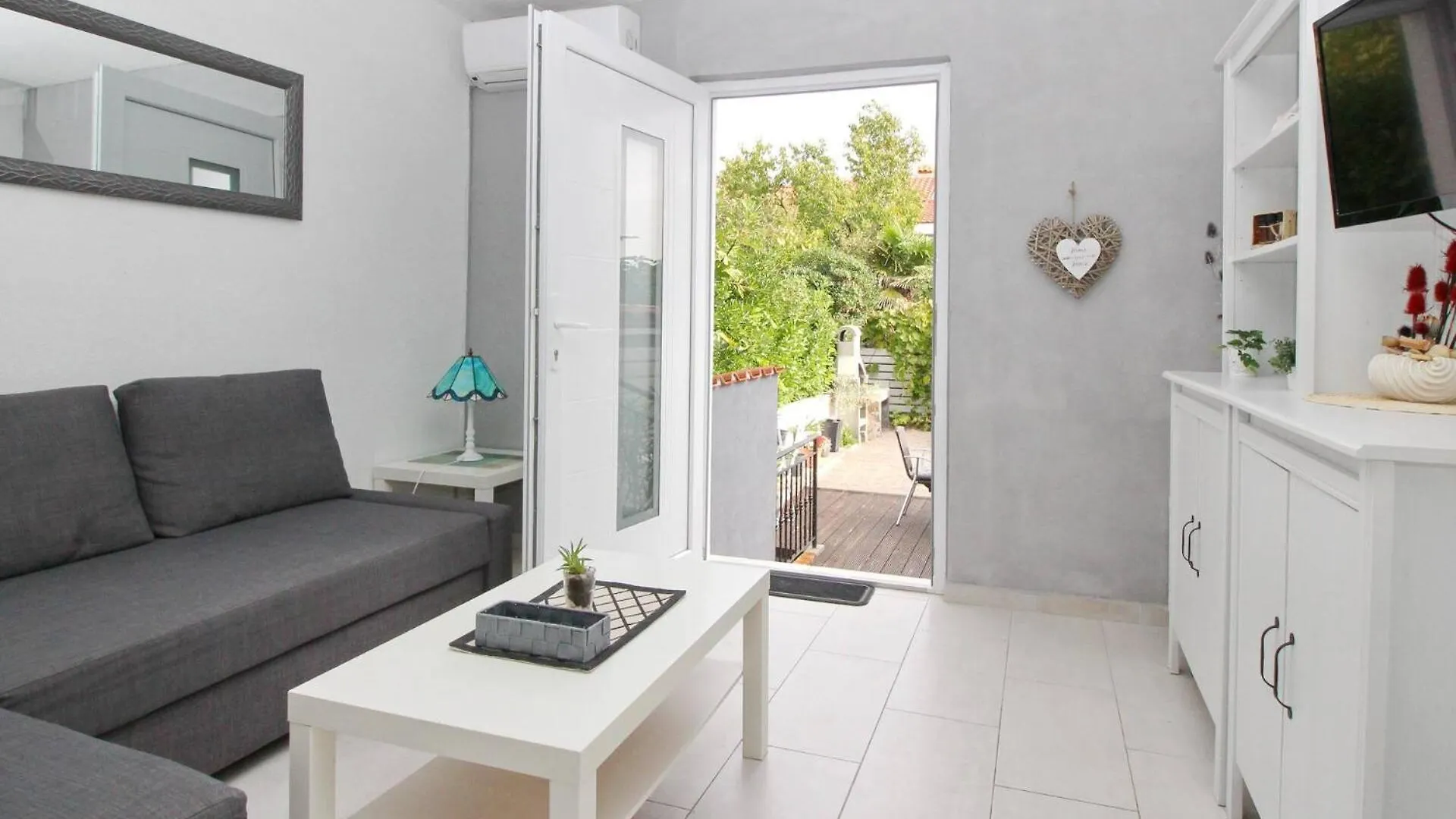 Apartments Rozanda Baska  Guest house