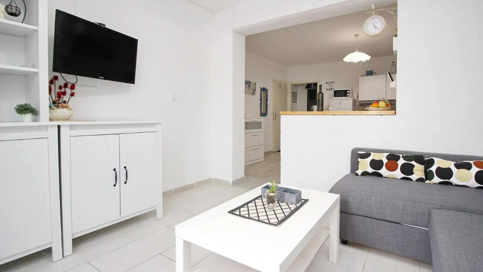 Apartments Rozanda Baska  3*, Baska (Krk) Croatia