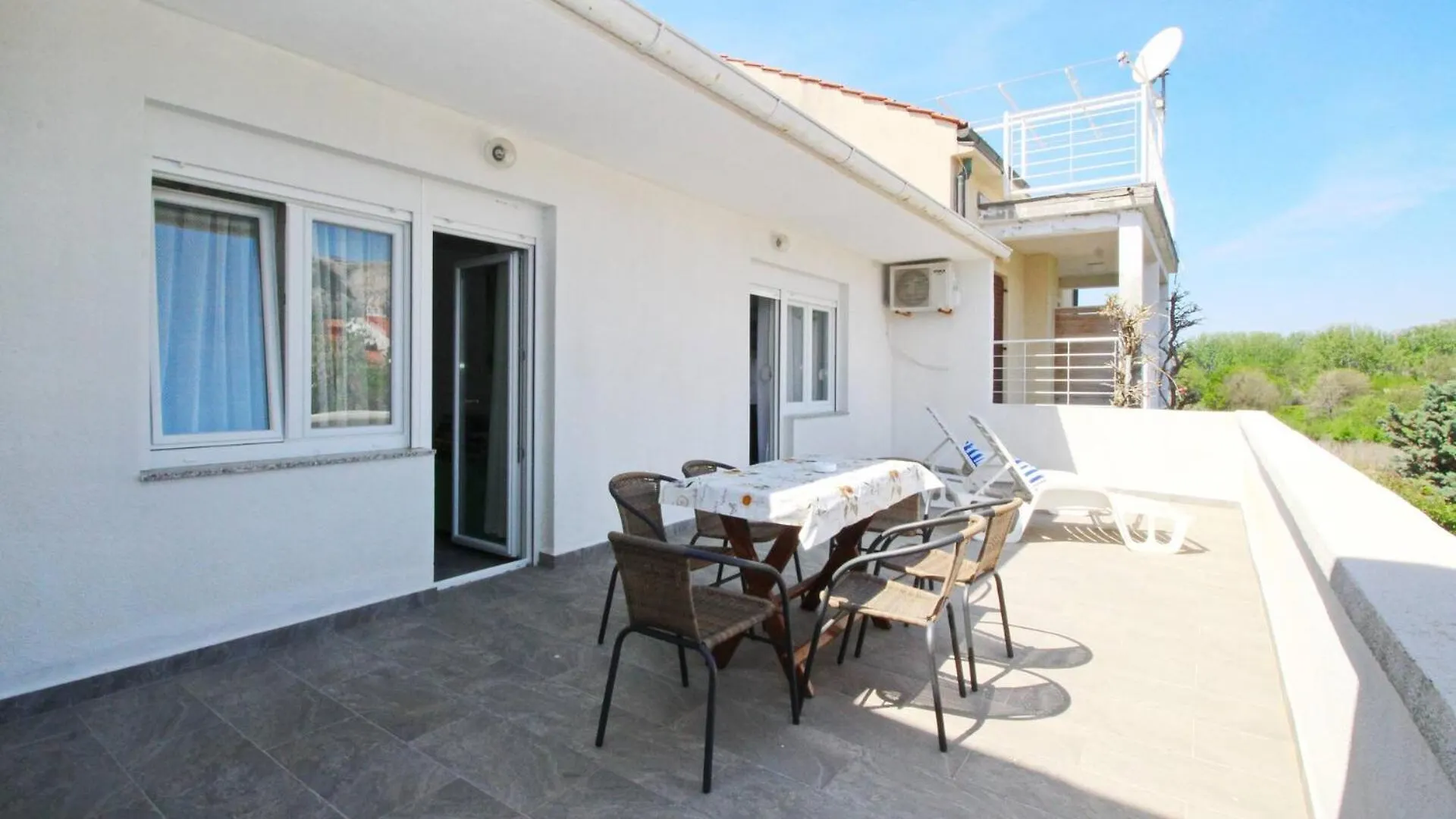 *** Guest house Apartments Rozanda Baska  Croatia